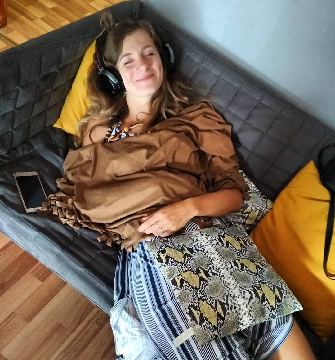 После плотного обеда по законам Архимеда полагается поспать?? #дневнойсон #коворкингвОрле #freedoman57 #coworking #orel