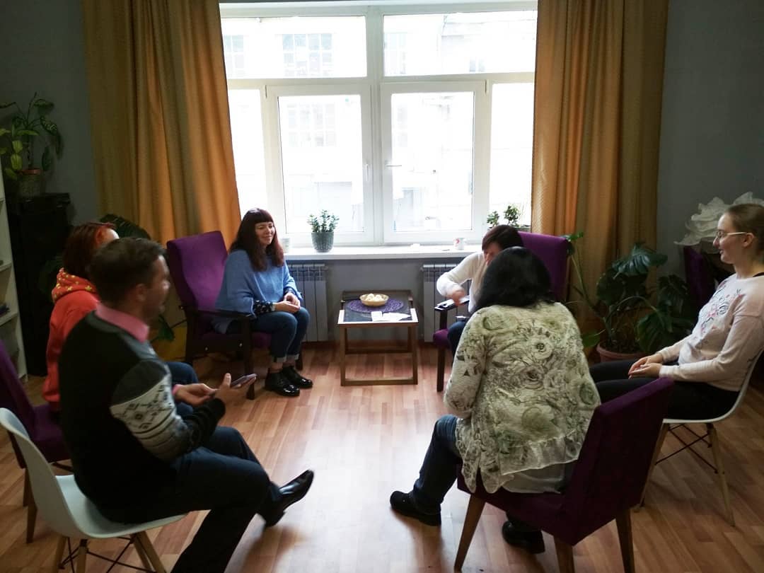 В тепле и уюте собрались сегодня сторонники гештальт-психологии, чтобы проработать тему денег и отношений??️ А вы под одеялом, небось, лежите??️ #деньгииотношения #гештальтпсихология #коворкингорел #freedoman57 #мастерклассорел #психология