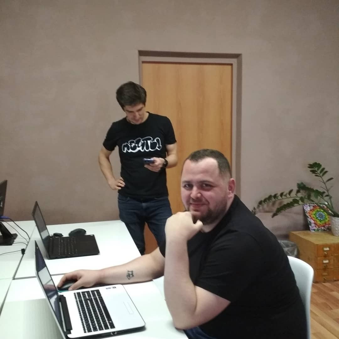 Угадайте, кто активнее всего работает в пред- и постпраздничные дни у нас в коворкинге? Орловские москвичи! Если и вы гостите в Орле, а работа не стоит на месте, приходите работать к нам! Звоните: 89300633315

#коворкингвОрле #freedoman57 #рабочееместо #офисворле #orel #орелмосква